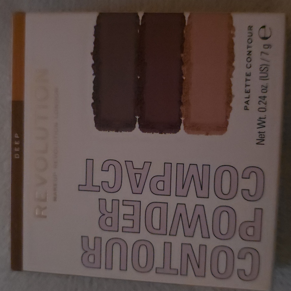 Revolution Contour Powder Compact - Deep Brown and Tan